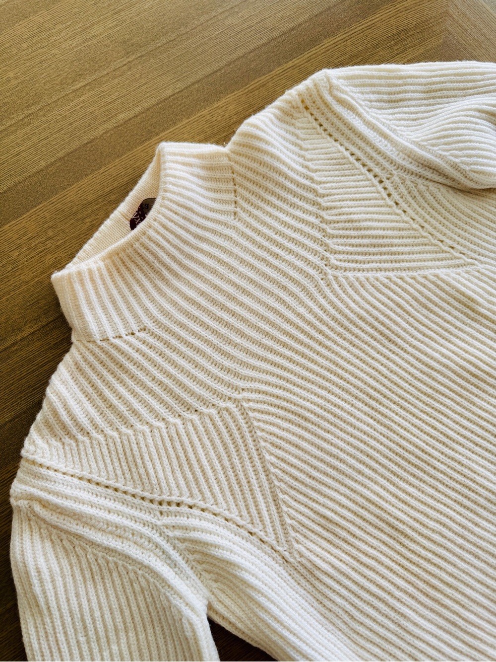 MaxMara Cream Knit Sweater. Size Medium. - Picture 2 of 7